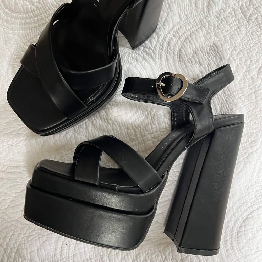 Daisy Street Platform Heels Heart Shape Buckle Black US 8